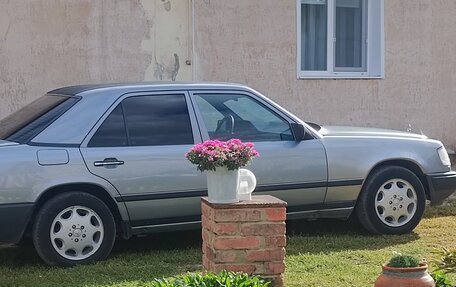 Mercedes-Benz E-Класс, 1992 год, 430 000 рублей, 1 фотография