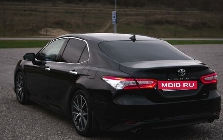 Toyota Camry, 2019 год, 3 200 000 рублей, 4 фотография