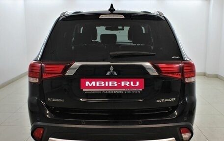 Mitsubishi Outlander III рестайлинг 3, 2018 год, 2 690 000 рублей, 3 фотография