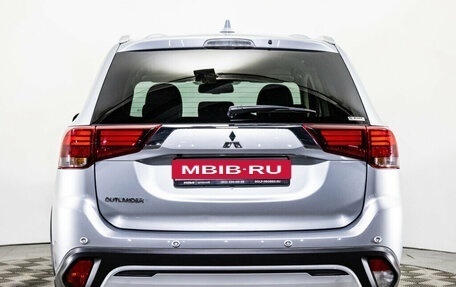 Mitsubishi Outlander III рестайлинг 3, 2021 год, 2 480 000 рублей, 6 фотография