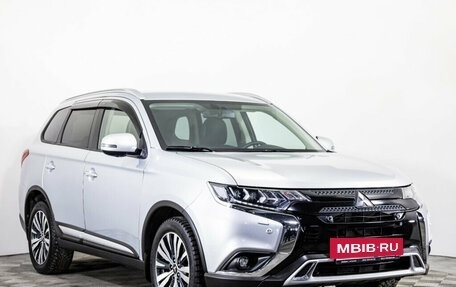 Mitsubishi Outlander III рестайлинг 3, 2021 год, 2 480 000 рублей, 3 фотография