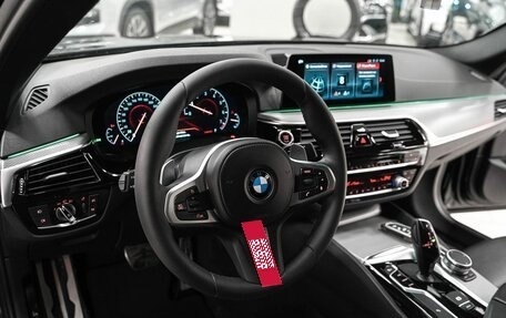 BMW 5 серия, 2018 год, 3 749 000 рублей, 19 фотография