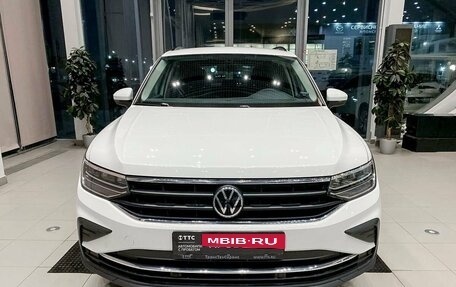 Volkswagen Tiguan II, 2022 год, 3 799 000 рублей, 2 фотография