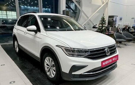 Volkswagen Tiguan II, 2022 год, 3 799 000 рублей, 3 фотография