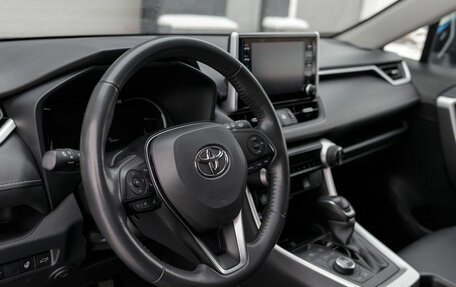 Toyota RAV4, 2021 год, 3 850 000 рублей, 13 фотография