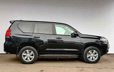 Toyota Land Cruiser Prado 150 рестайлинг 2, 2021 год, 6 100 000 рублей, 4 фотография