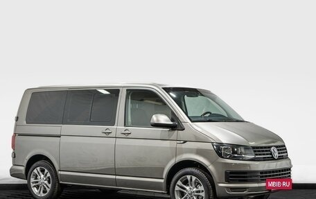 Volkswagen Caravelle T6 рестайлинг, 2015 год, 2 399 000 рублей, 2 фотография