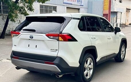 Toyota RAV4, 2021 год, 3 500 000 рублей, 5 фотография