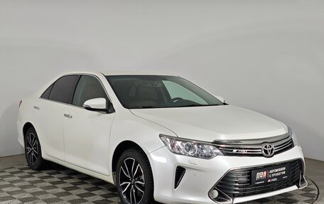 Toyota Camry, 2017 год, 2 349 000 рублей, 3 фотография