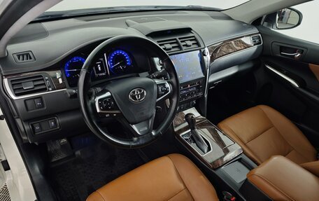 Toyota Camry, 2017 год, 2 349 000 рублей, 14 фотография