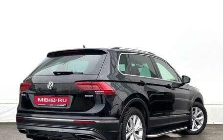 Volkswagen Tiguan II, 2018 год, 2 649 800 рублей, 2 фотография