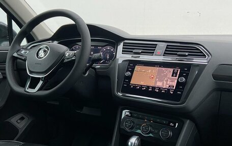 Volkswagen Tiguan II, 2018 год, 2 649 800 рублей, 19 фотография