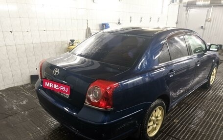 Toyota Avensis III рестайлинг, 2003 год, 696 000 рублей, 4 фотография