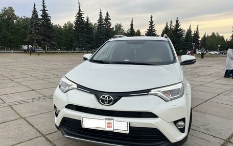 Toyota RAV4, 2017 год, 2 700 000 рублей, 2 фотография