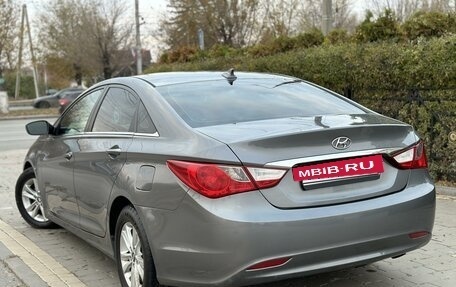 Hyundai Sonata VI, 2013 год, 1 299 000 рублей, 2 фотография