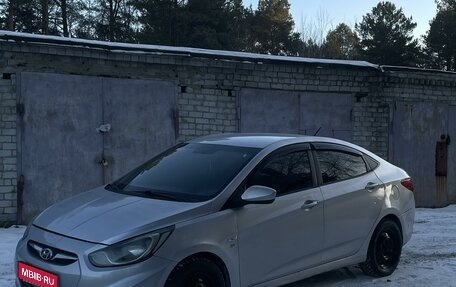 Hyundai Solaris II рестайлинг, 2013 год, 630 000 рублей, 1 фотография