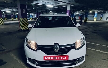 Renault Logan II, 2015 год, 750 000 рублей, 2 фотография