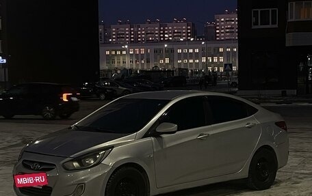 Hyundai Solaris II рестайлинг, 2013 год, 630 000 рублей, 13 фотография