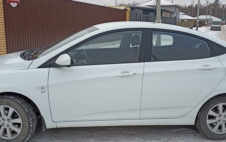 Hyundai Solaris II рестайлинг, 2011 год, 800 000 рублей, 3 фотография