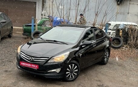 Hyundai Solaris II рестайлинг, 2015 год, 1 050 000 рублей, 3 фотография