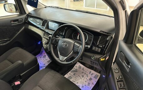 Toyota ISis I, 2013 год, 1 549 000 рублей, 10 фотография