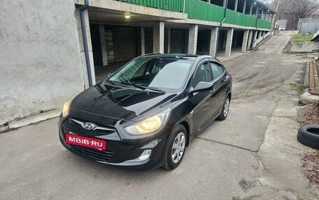 Hyundai Solaris II рестайлинг, 2013 год, 950 000 рублей, 2 фотография