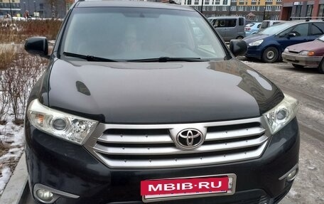 Toyota Highlander III, 2011 год, 2 300 000 рублей, 2 фотография