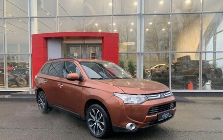 Mitsubishi Outlander III рестайлинг 3, 2012 год, 1 590 000 рублей, 3 фотография