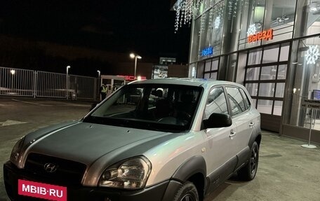 Hyundai Tucson III, 2004 год, 690 000 рублей, 16 фотография