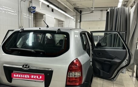 Hyundai Tucson III, 2004 год, 690 000 рублей, 24 фотография