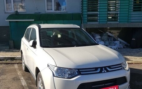 Mitsubishi Outlander III рестайлинг 3, 2014 год, 1 800 000 рублей, 5 фотография