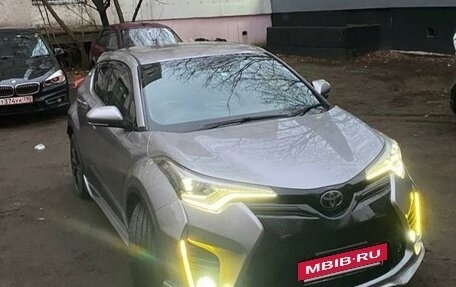 Toyota C-HR I рестайлинг, 2017 год, 3 100 000 рублей, 2 фотография