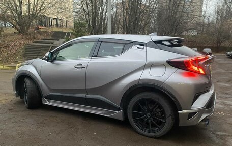 Toyota C-HR I рестайлинг, 2017 год, 3 100 000 рублей, 19 фотография