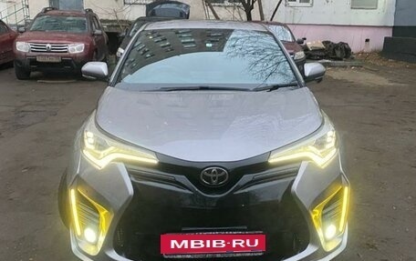 Toyota C-HR I рестайлинг, 2017 год, 3 100 000 рублей, 17 фотография