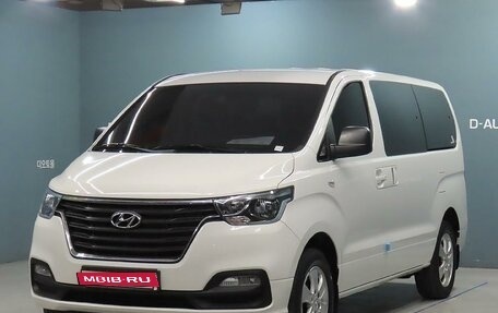 Hyundai Grand Starex Grand Starex I рестайлинг 2, 2021 год, 2 850 000 рублей, 1 фотография