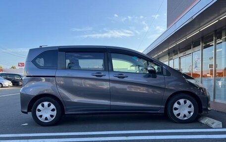 Honda Freed I, 2015 год, 1 050 000 рублей, 3 фотография