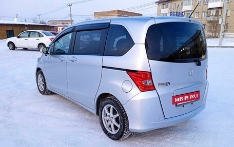 Honda Freed I, 2010 год, 1 300 000 рублей, 13 фотография