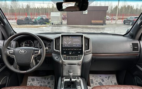 Toyota Land Cruiser 200, 2017 год, 6 980 000 рублей, 24 фотография