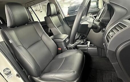 Toyota Land Cruiser Prado 150 рестайлинг 2, 2021 год, 4 799 000 рублей, 10 фотография