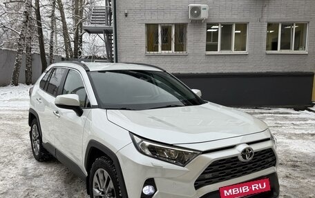 Toyota RAV4, 2020 год, 3 560 000 рублей, 2 фотография