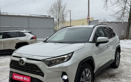 Toyota RAV4, 2020 год, 3 560 000 рублей, 1 фотография