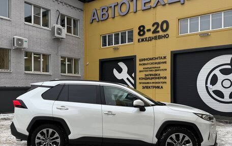 Toyota RAV4, 2020 год, 3 560 000 рублей, 4 фотография