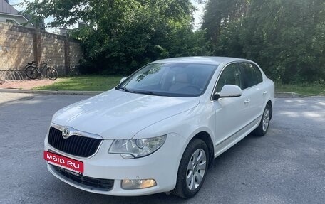 Skoda Superb III рестайлинг, 2012 год, 1 300 000 рублей, 2 фотография