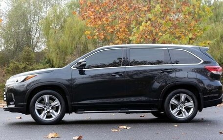 Toyota Highlander III, 2020 год, 3 550 000 рублей, 2 фотография