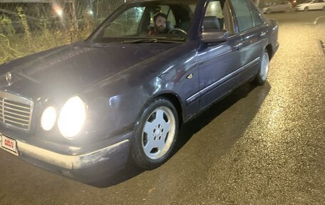 Mercedes-Benz E-Класс, 1996 год, 350 000 рублей, 4 фотография