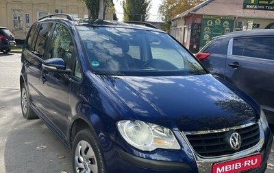 Volkswagen Touran III, 2010 год, 1 000 000 рублей, 1 фотография