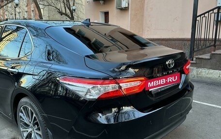 Toyota Camry, 2020 год, 3 890 000 рублей, 2 фотография