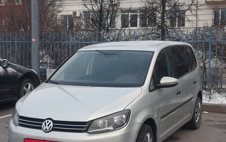 Volkswagen Touran III, 2010 год, 859 000 рублей, 1 фотография