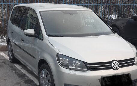 Volkswagen Touran III, 2010 год, 859 000 рублей, 2 фотография