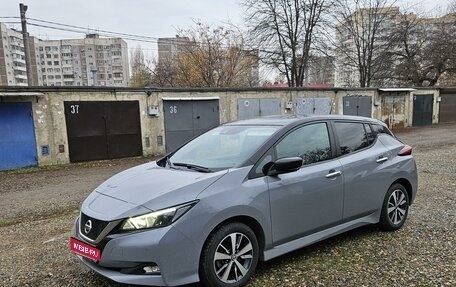 Nissan Leaf II, 2018 год, 2 100 000 рублей, 1 фотография